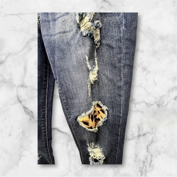 KanCan Jeans Womens Size 7/27 Blue Denim Mason Leopard Patch Cuff Skinny - Picture 3 of 11
